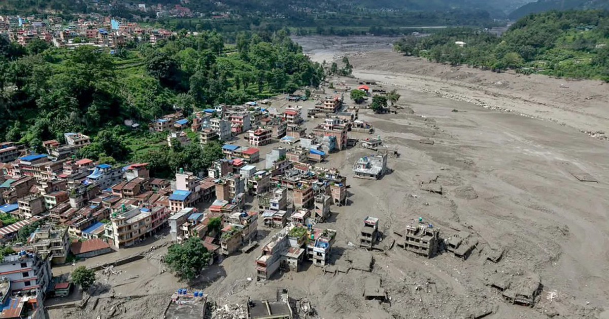NÓNG: Lũ quét kinh hoàng cuốn trôi hơn 380 người, ít nhất 95 người đã thiệt mạng ở Nepal - Trung Quốc