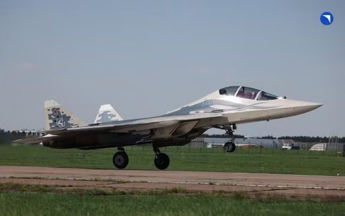 Tiêm kích Su-57 hai chỗ ngồi sẽ thay đổi chiến thuật không chiến thế nào?