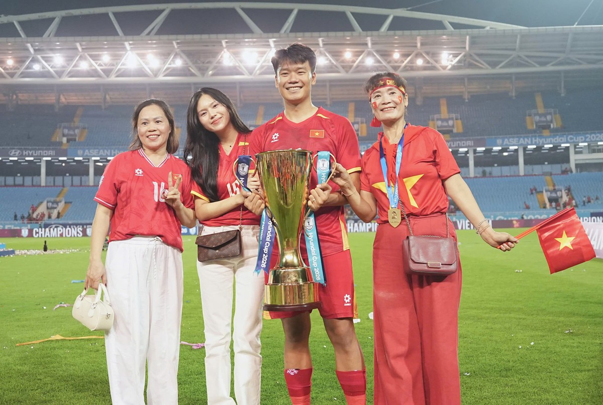 Mẹ Thành Chung xúc động kể về biến cố gia đình , phải giấu nhẹm để anh yên tâm thi đấu giành chức vô địch ASEAN Cup