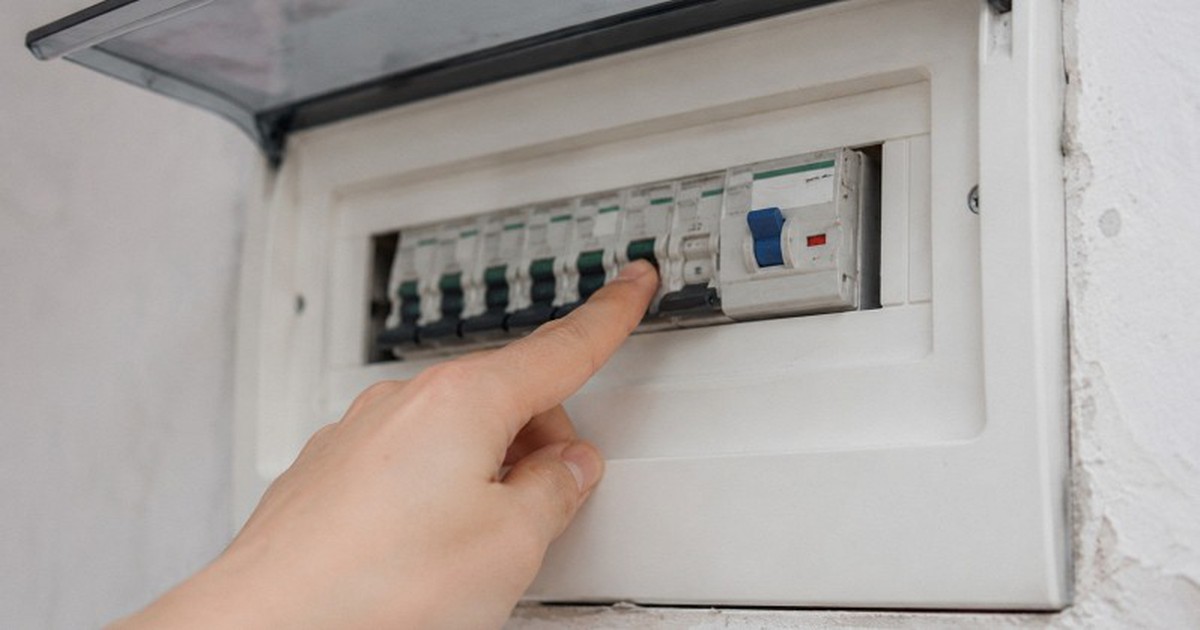 Aptomat trong nhà liên tục bị nhảy nên làm gì đầu tiên?
