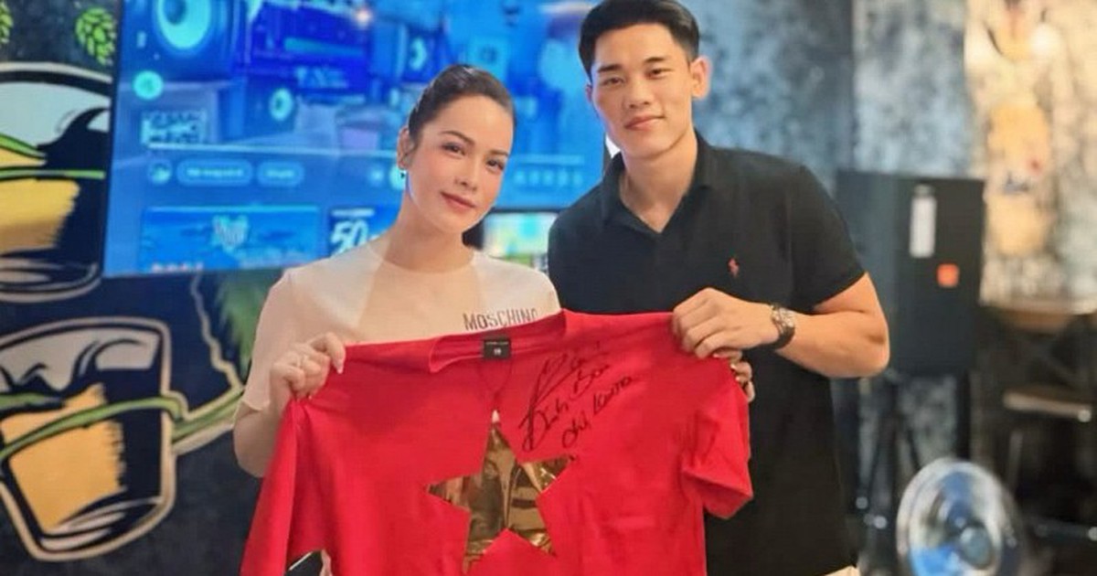 Nhật Kim Anh lên status tag thẳng Đình Bắc
