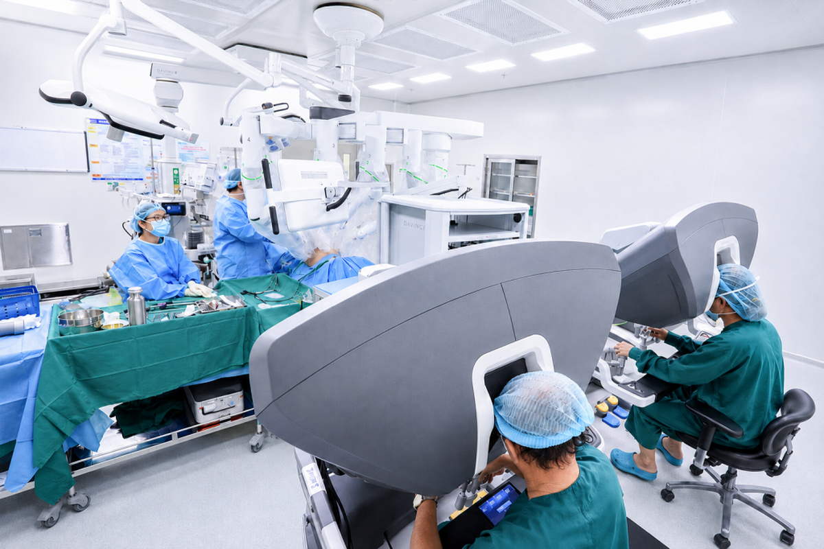 Bệnh viện đầu tiên tại Việt Nam sở hữu 2 "siêu robot" Mỹ, vừa làm điều chưa từng có khi mổ ung thư