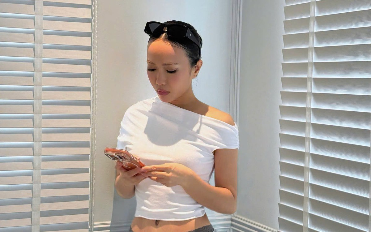 Mỹ nhân showbiz cưới “hồng hài nhi” cao 1m80: 35 tuổi ngày càng phơi phới, gu ăn mặc đẹp khỏi bàn