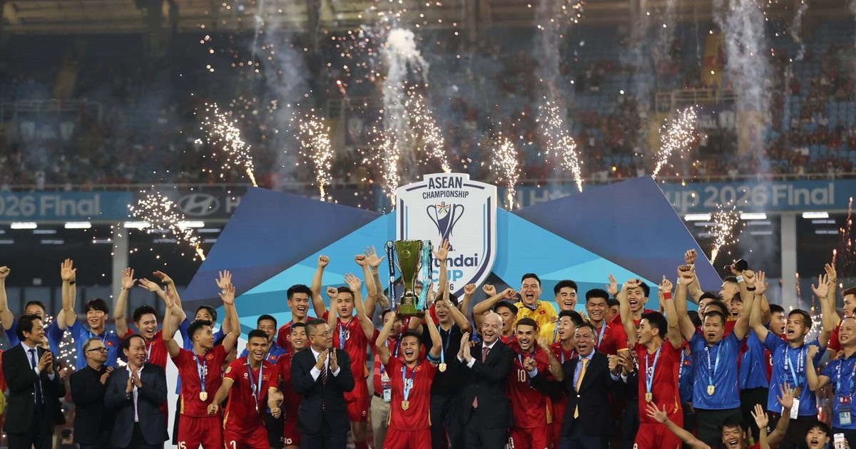 Chủ tịch FIFA muốn Việt Nam thành một trong những quốc gia bóng đá lớn nhất thế giới: Sẽ xây sân bóng ở khắp mọi nơi, lập học viện tài năng cho trẻ từ 8-9 tuổi