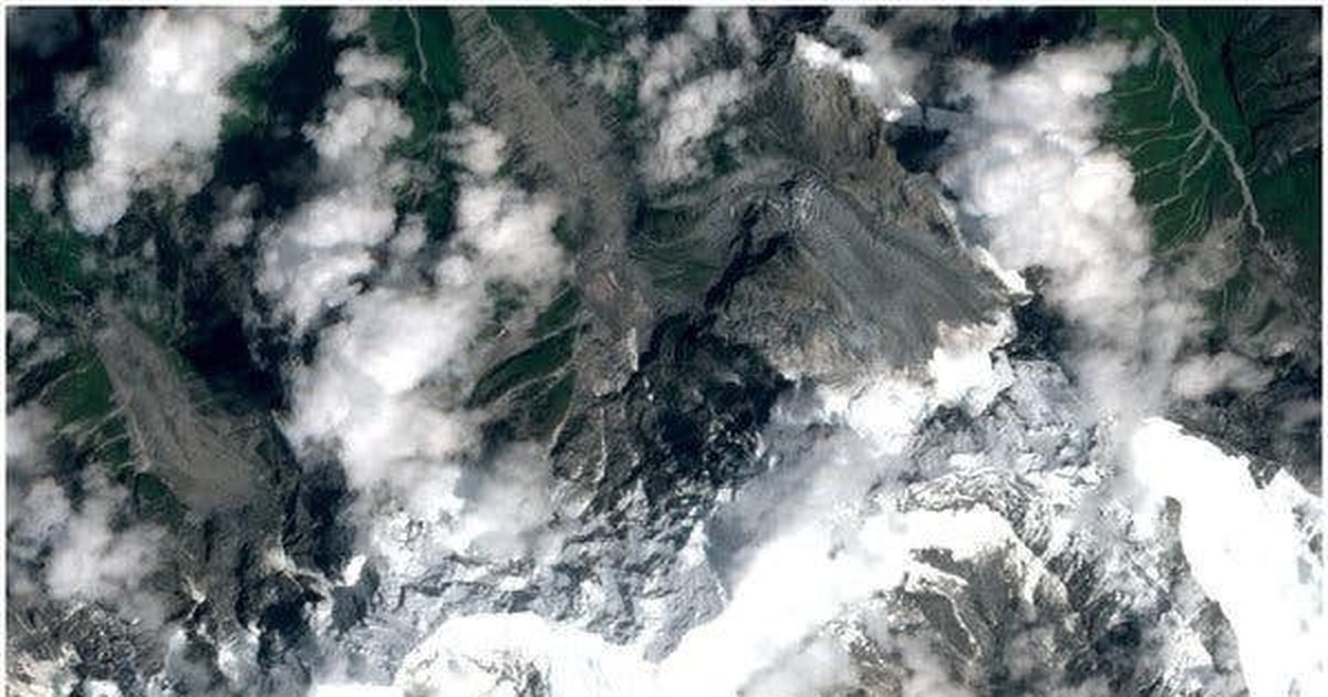 Một nửa ngọn núi 7.227 mét, cao thứ 99 thế giới như biến mất sau lũ quét tại Nepal - Trung Quốc