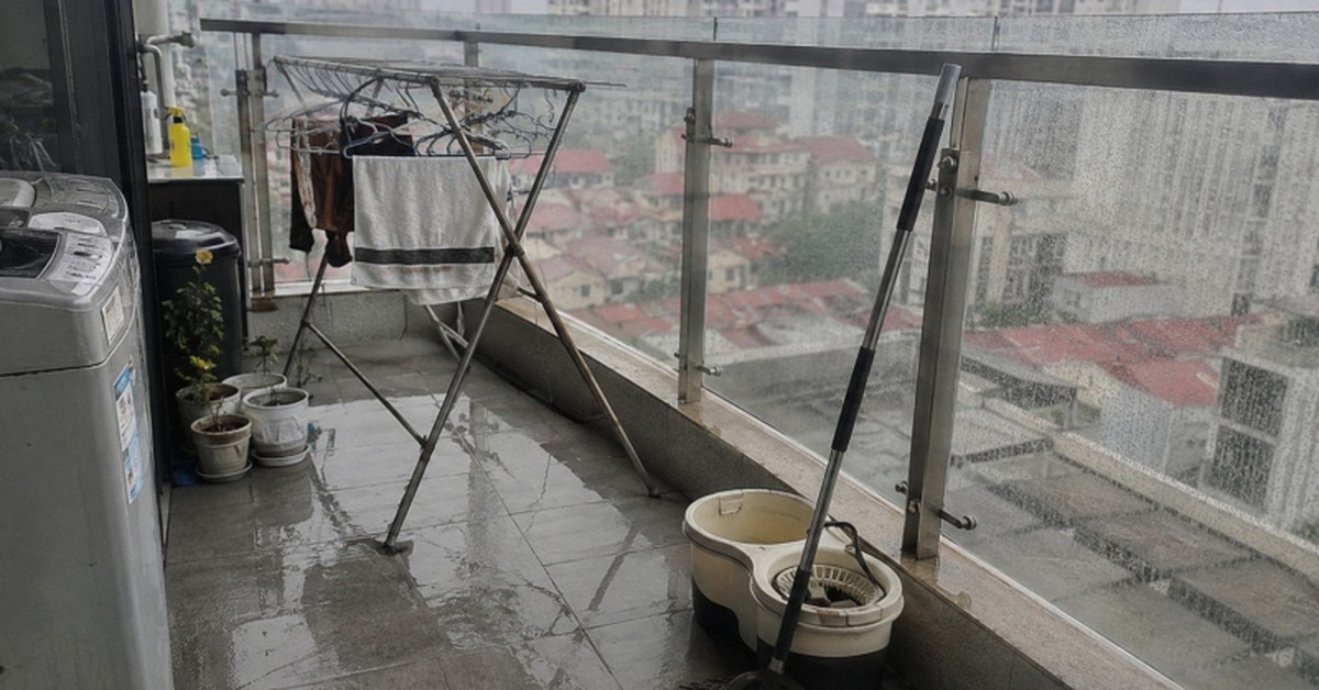 5 thứ nên dọn khỏi ban công trước khi có mưa bão