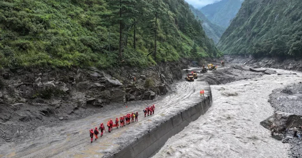 Nepal từ chối các đội cứu hộ nước ngoài sau thảm họa ‘sóng thần trên cạn’
