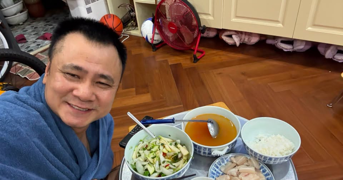 Cơm nhà Đại tá Tự Long
