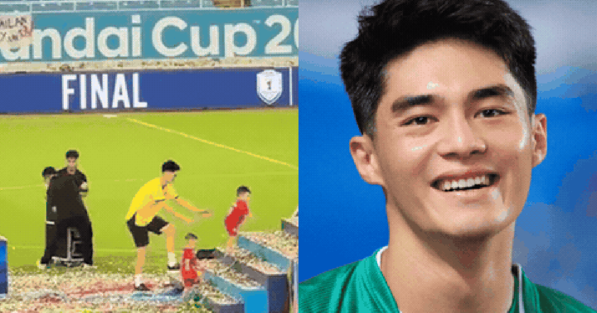 "Thủ môn tuyển mình vất vả": Hotboy Trần Trung Kiên vừa nâng cúp vô địch đã hoá người giữ trẻ, trông dàn "hot kids" ĐT Việt Nam siêu đáng yêu
