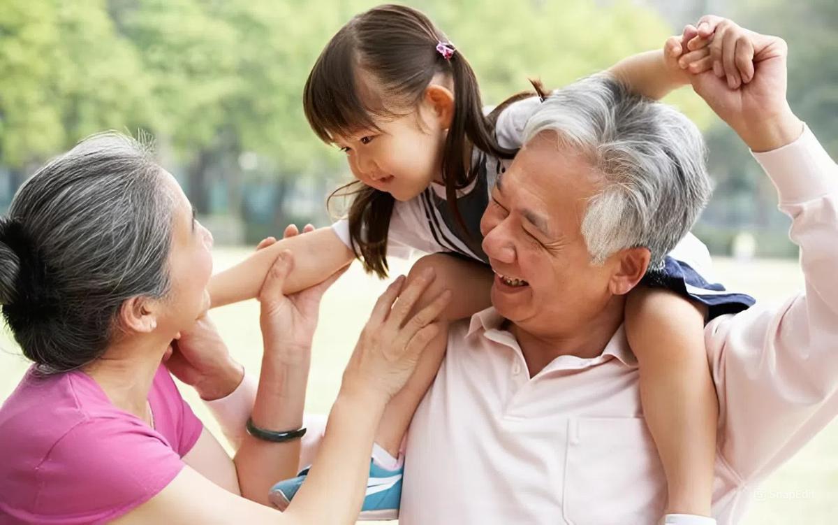 Cháu nội, cháu ngoại bẩm sinh thân thiết với ai hơn? Quy luật di truyền đã có lời giải, rất bất ngờ