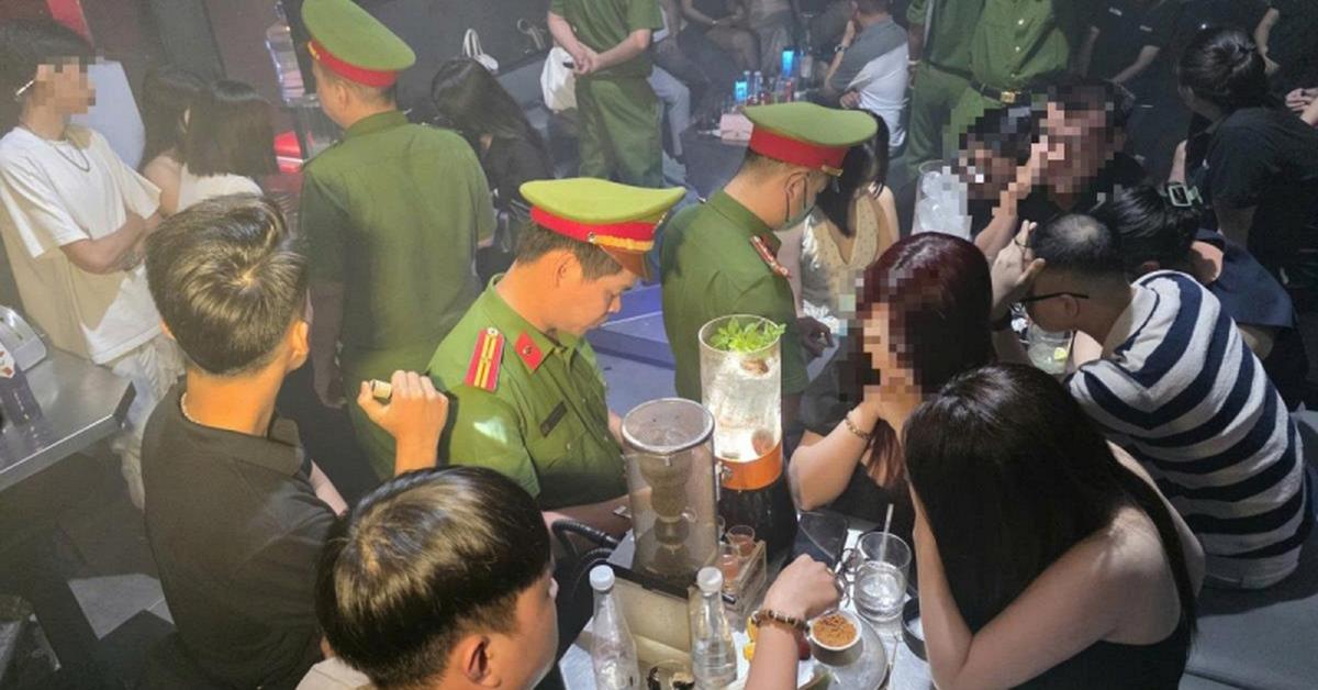Công an bất ngờ kiểm tra cơ sở kinh doanh 129 Club lúc 0h