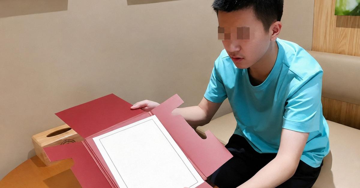 Nam sinh cùng lúc đậu 2 trường ĐH, phụ huynh chưa kịp mừng thì cơ quan tuyển sinh lên tiếng: "Em chưa trúng tuyển trường nào"