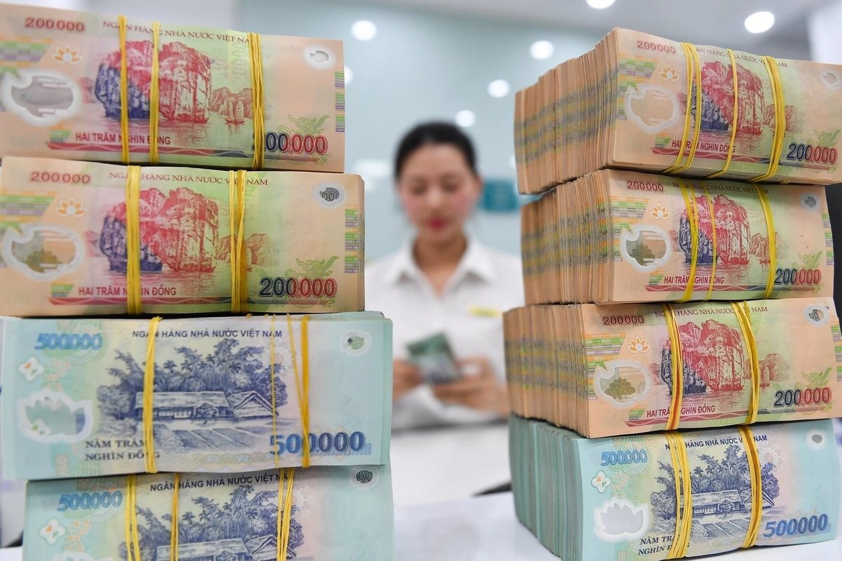 Trái phiếu sắp đến kỳ đáo hạn, lãi suất huy động neo cao