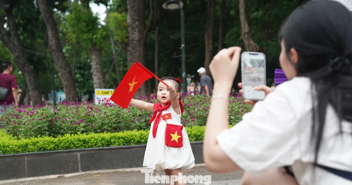 Hà Nội trong kỳ nghỉ 2/9: Phố yên bình, công viên tấp nập người dân