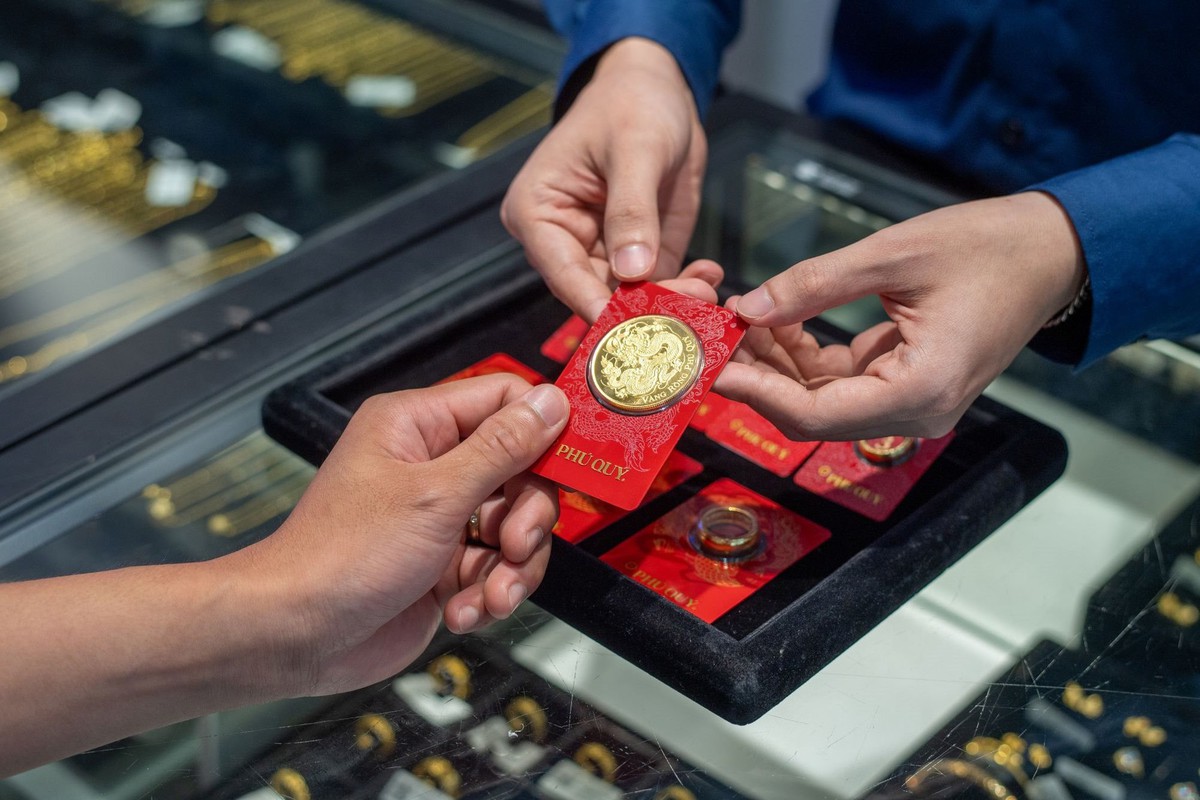 Giá vàng sáng nay: Vàng miếng đi ngang, vàng nh...