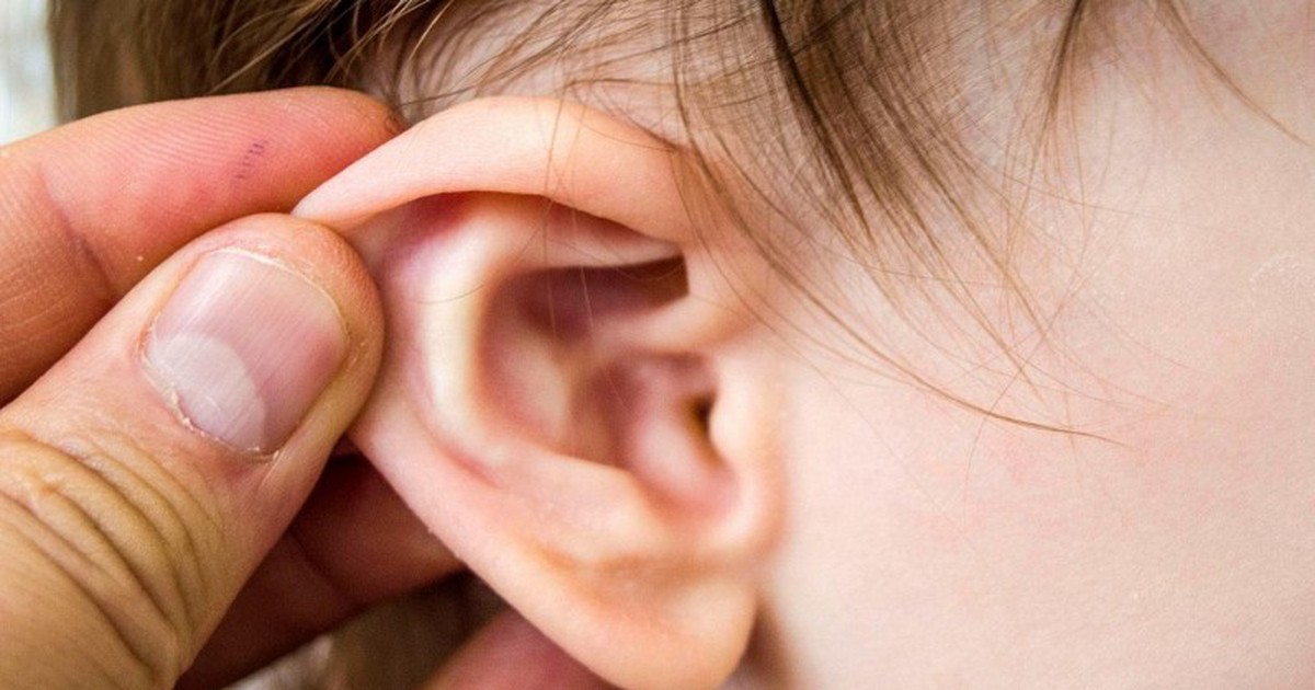 Em bé hơn 1 tuổi thường xuyên gãi tai, sau khi phát hiện ra nhiều hạt mầm bên trong, bác sĩ cảnh báo