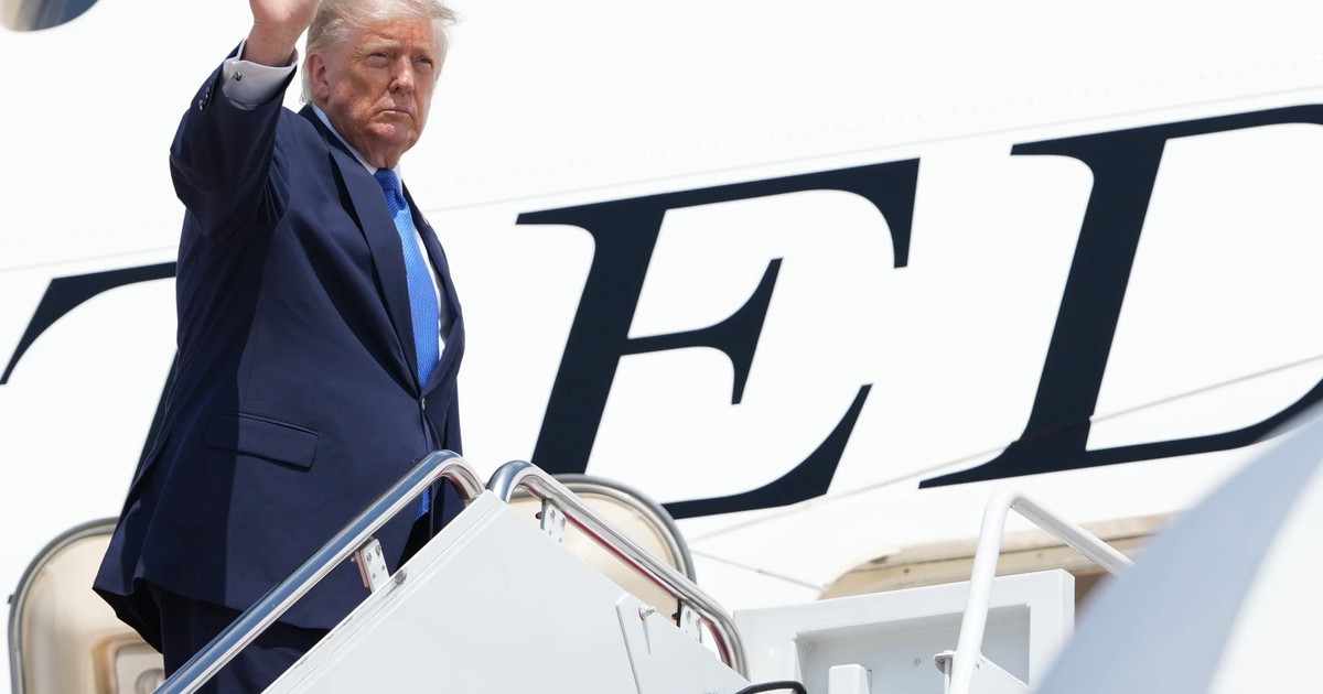 Ông Trump tuyên bố "giáng đòn mạnh" vào Iran sau vụ tập kích căn cứ Mỹ