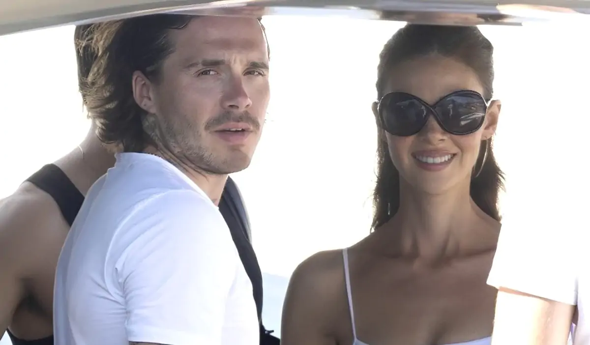 David Beckham ở cách con trai Brooklyn 5 phút đi bộ nhưng không gặp mặt