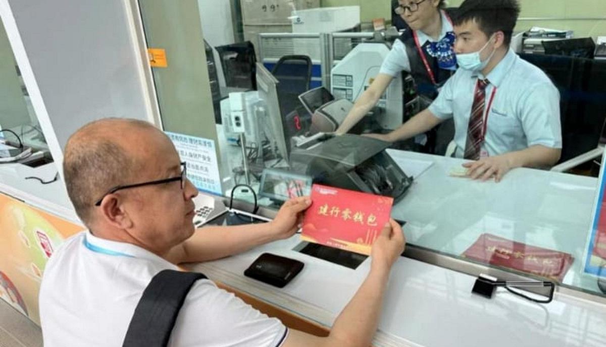 Khách gửi tiết kiệm 38 tỷ đồng với lãi suất 5,5%/tháng, 3 tháng sau được nhân viên ngân hàng Trung Quốc thông báo: “Sổ tiết kiệm của anh là giả”
