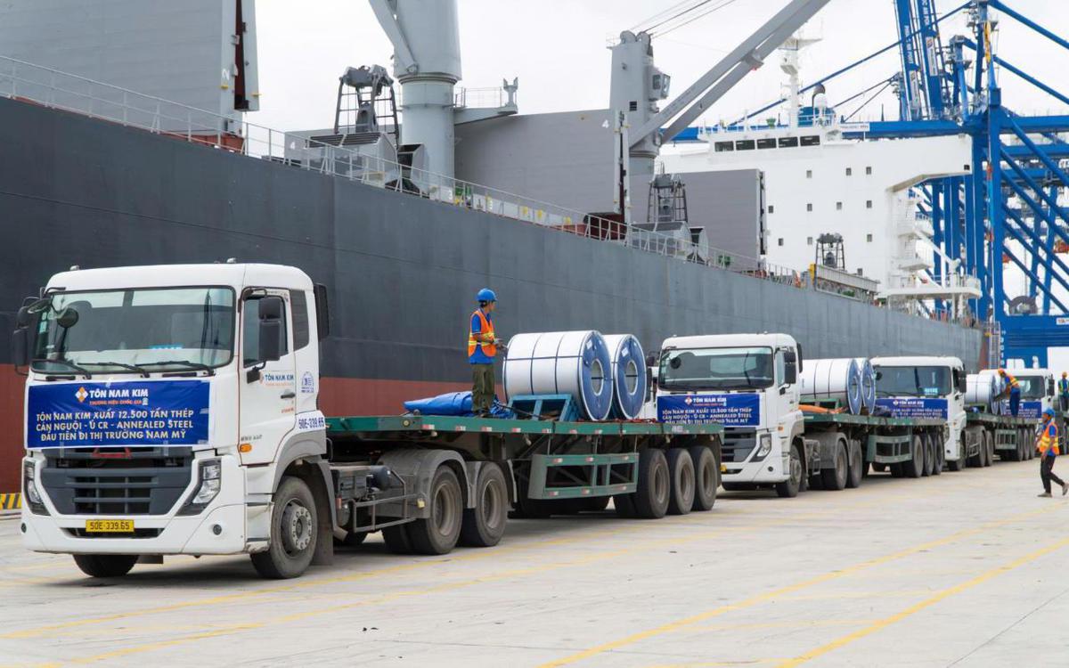 Tôn Nam Kim xuất khẩu 12.500 tấn thép cán nguội ủ đầu tiên sang Nam Mỹ