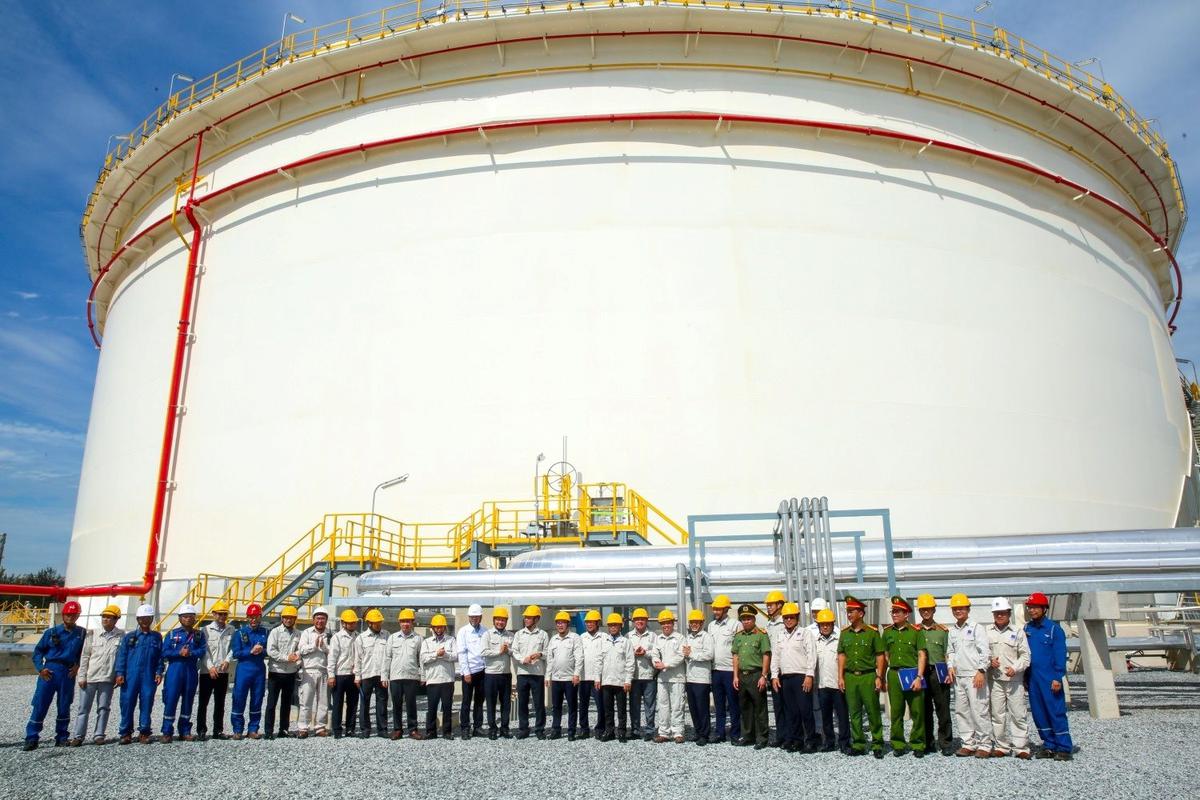 Khoảnh khắc mở van công trình khổng lồ, nâng sức chứa dầu thô Nhà máy lọc dầu đầu tiên của Việt Nam lên 585.000 m³