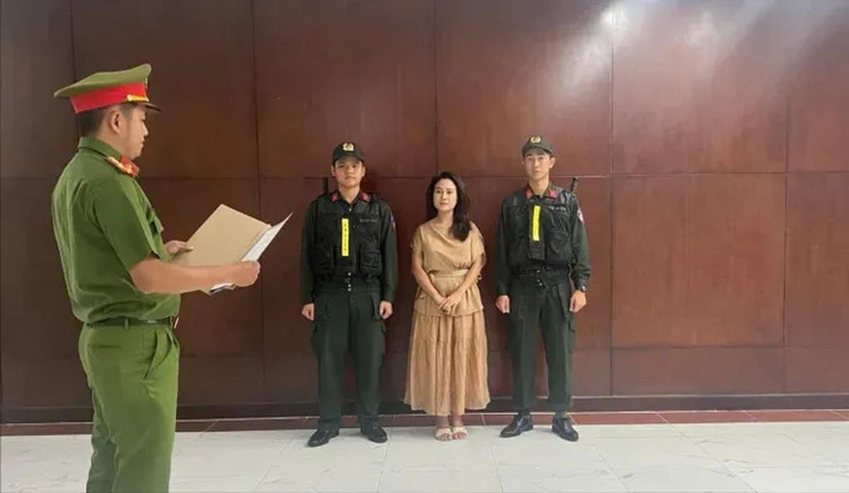Ca sĩ Phương Diễm Huyền vì sao bị khởi tố?