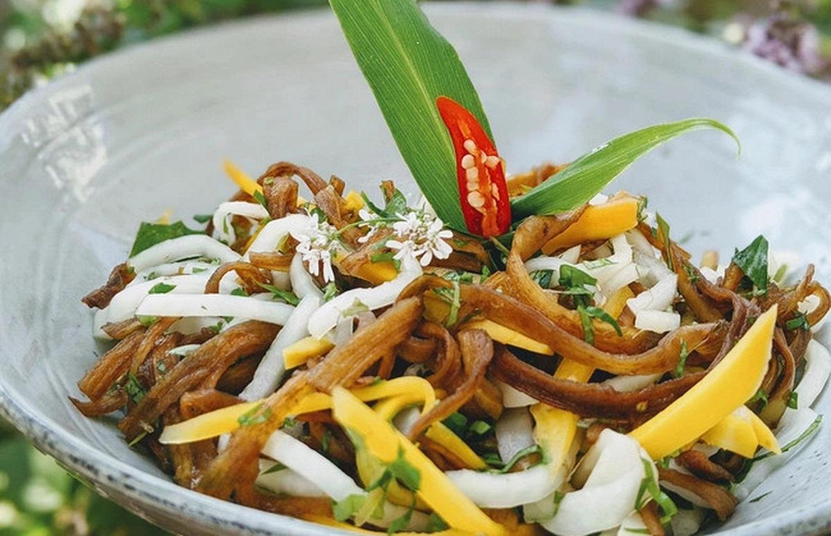 Vì sao ăn chuối xong KHÔNG NÊN vứt vỏ?