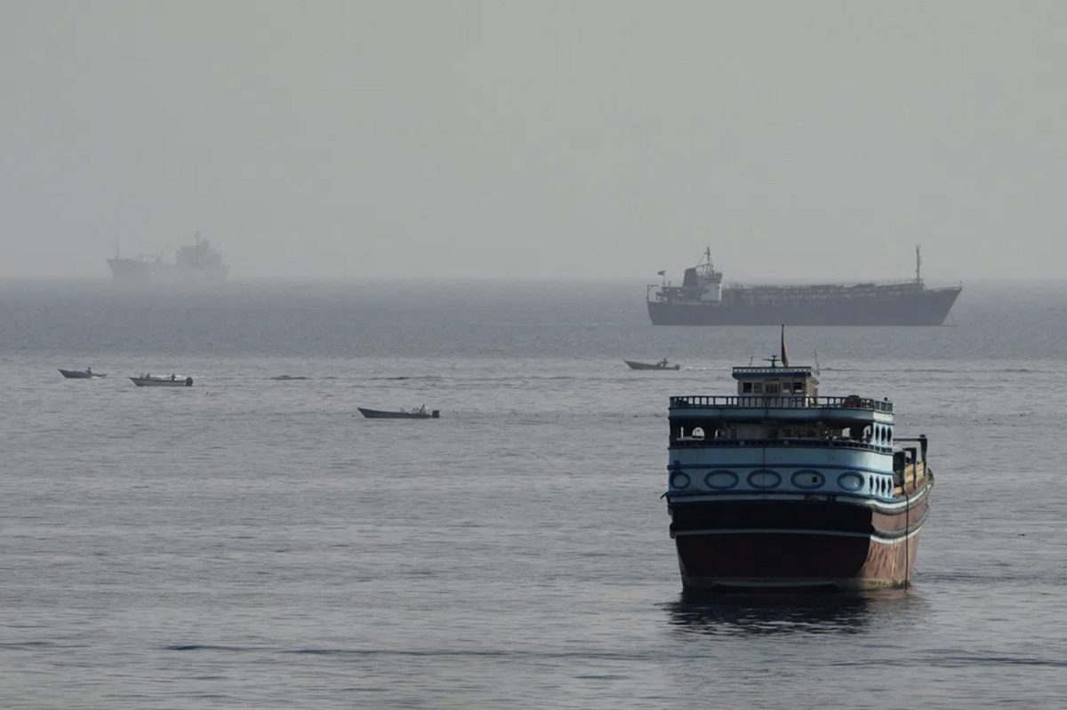 Iran đồng ý mở tuyến đường qua eo biển Hormuz