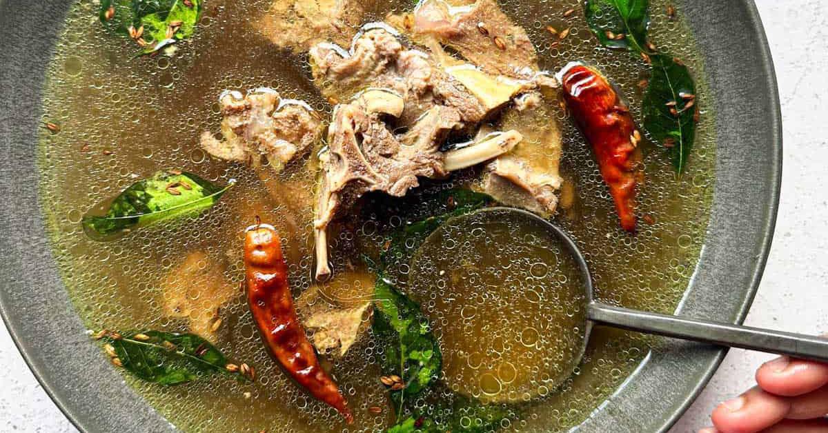 4 thói quen khi nấu canh xương cần bỏ ngay