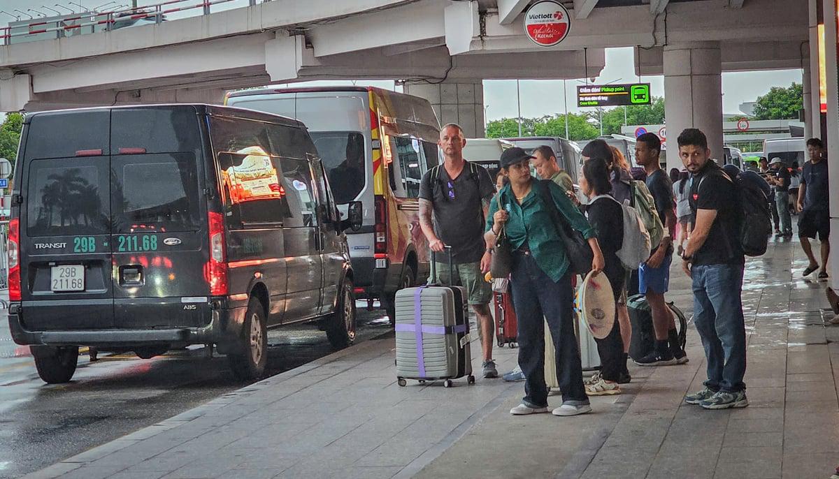 Trưởng Công an cửa khẩu Nội Bài lý giải phương án phân làn đón khách mới