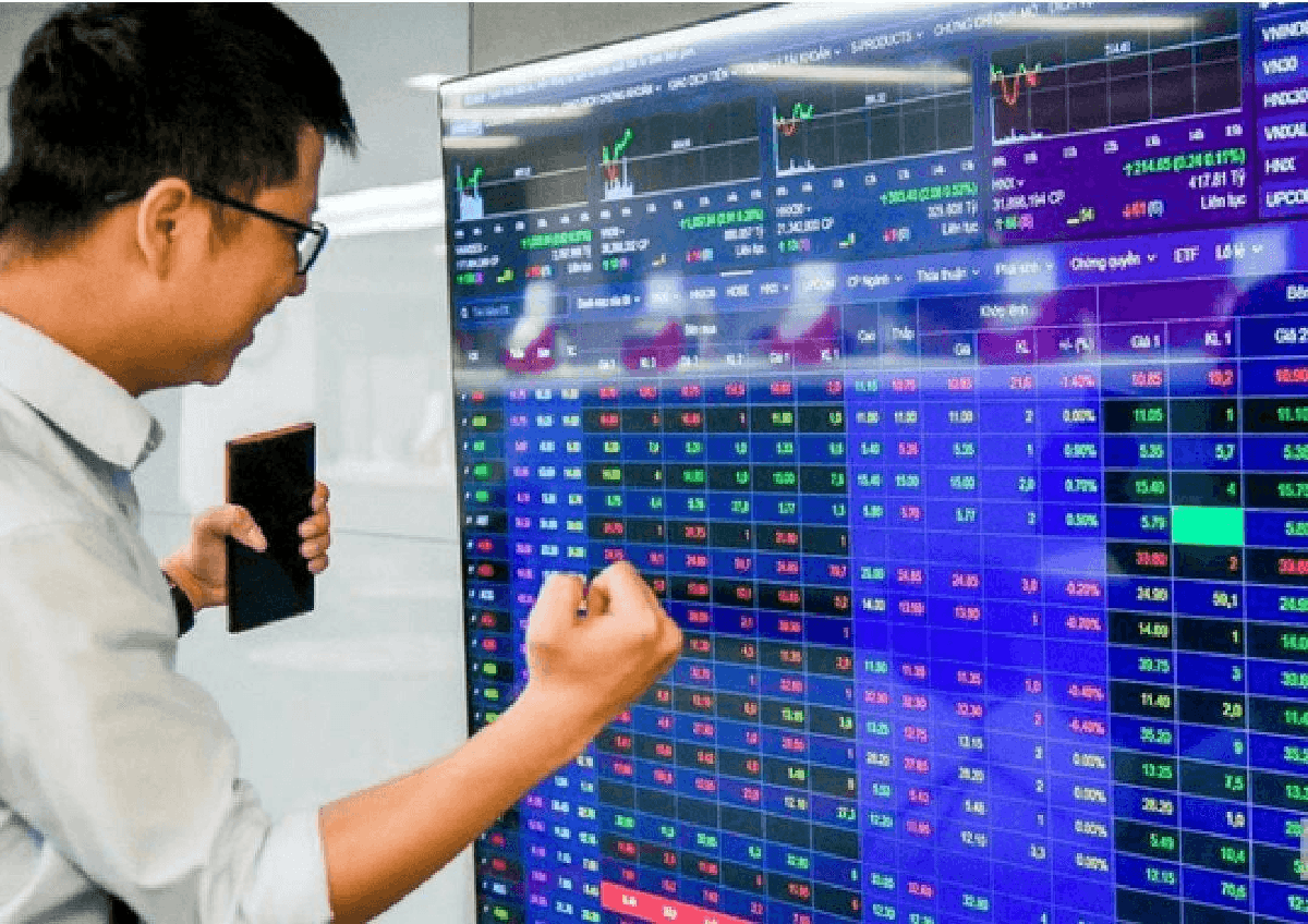 Chứng khoán Vietcap dự phóng VN-Index có thể chạm mốc 1.885 điểm ngay trong tháng 8
