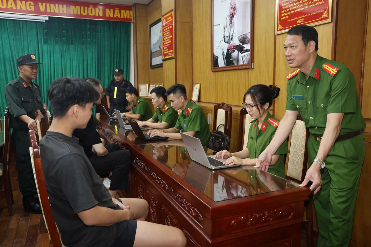 Ập vào căn nhà thuê 5 tầng, công an bắt nhóm lừa đảo hơn 327 tỷ đồng đang bị truy nã đỏ toàn cầu