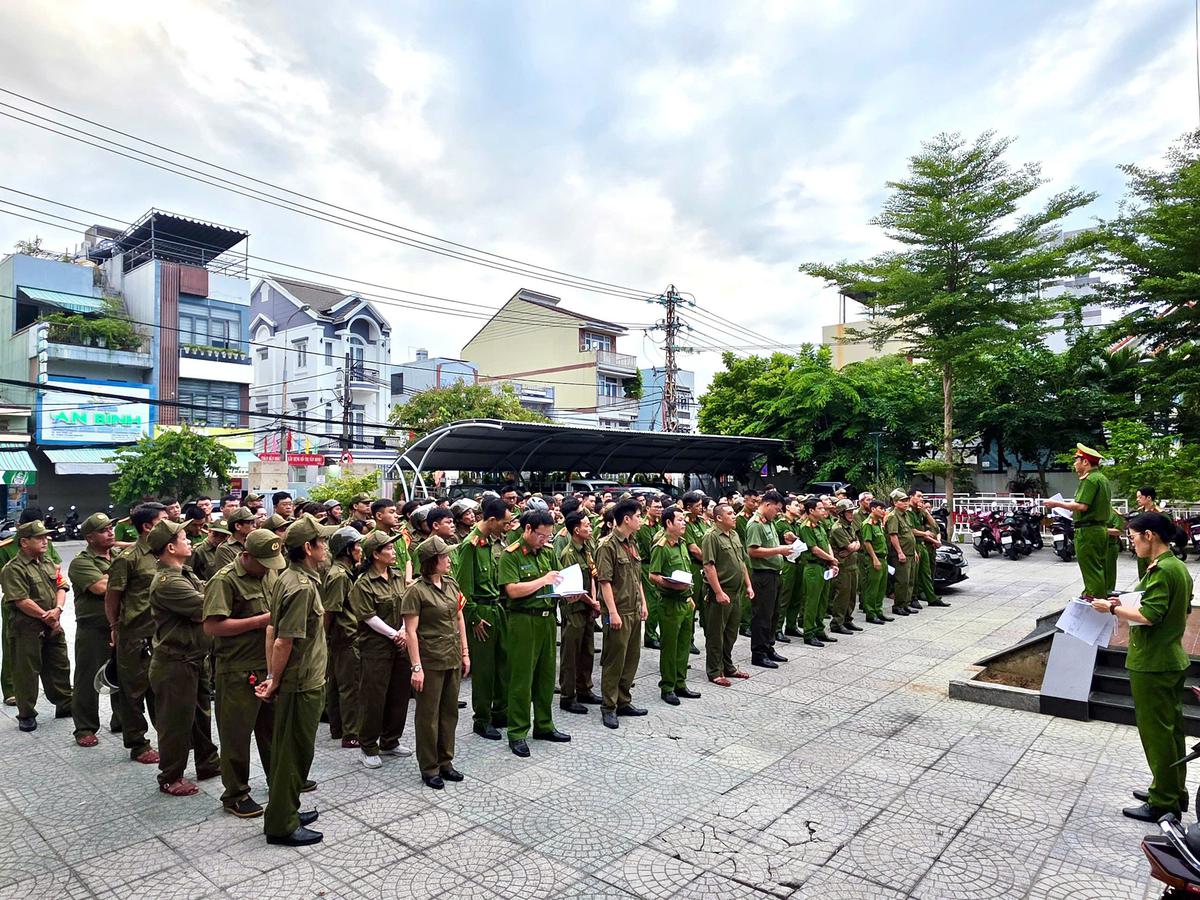 Công an đồng loạt kiểm tra 293 căn hộ tại một khu chung cư lúc rạng sáng