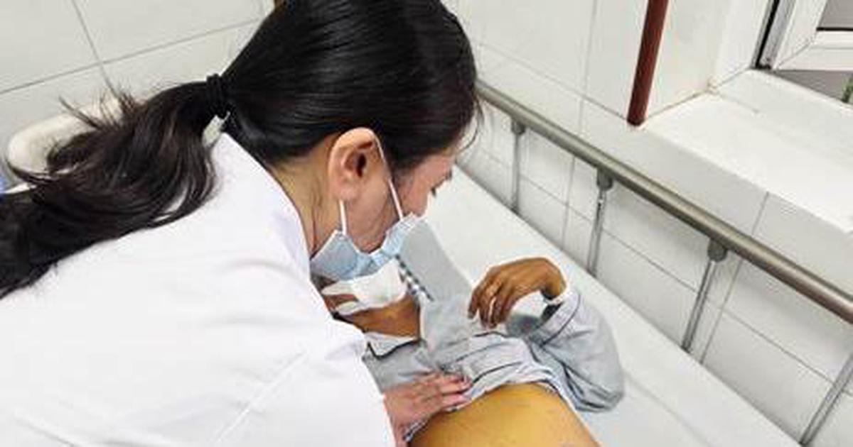 Phát hiện viêm gan B rồi bỏ điều trị suốt 20 năm, người đàn ông 53 tuổi phải lọc máu, vợ con cũng nhiễm bệnh