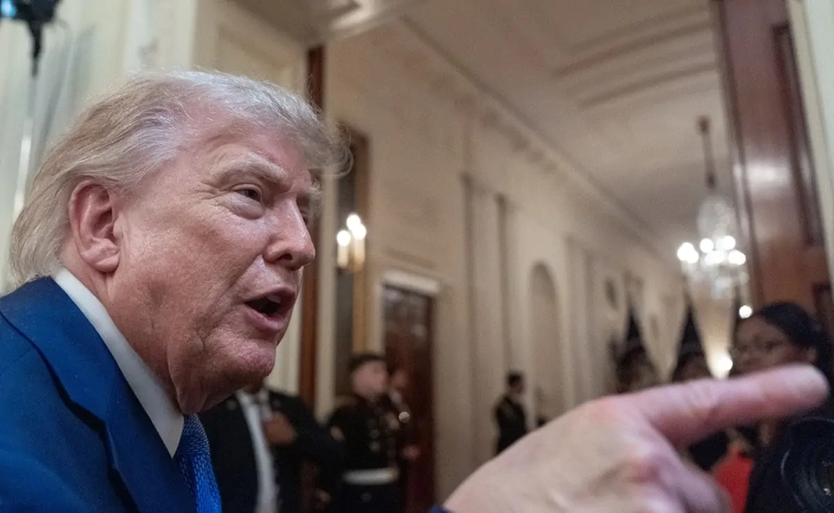 Tổng thống Trump bực bội vì lộ tin về kho đạn dược Mỹ