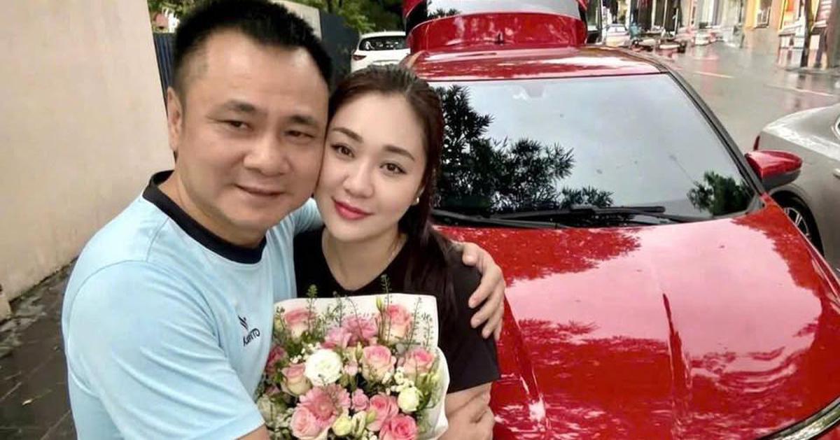 Nam NSND, Giám đốc Nhà hát Chèo Quân đội mua ô tô tặng sinh nhật vợ thiếu tá kém 12 tuổi
