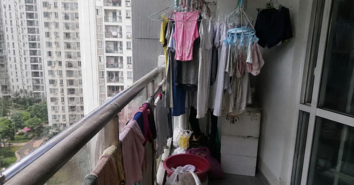 Vì sao ngày càng nhiều gia đình không còn phơi quần áo ở ban công? Vài mét vuông ngoài trời đang được dùng theo 1 cách rất khác