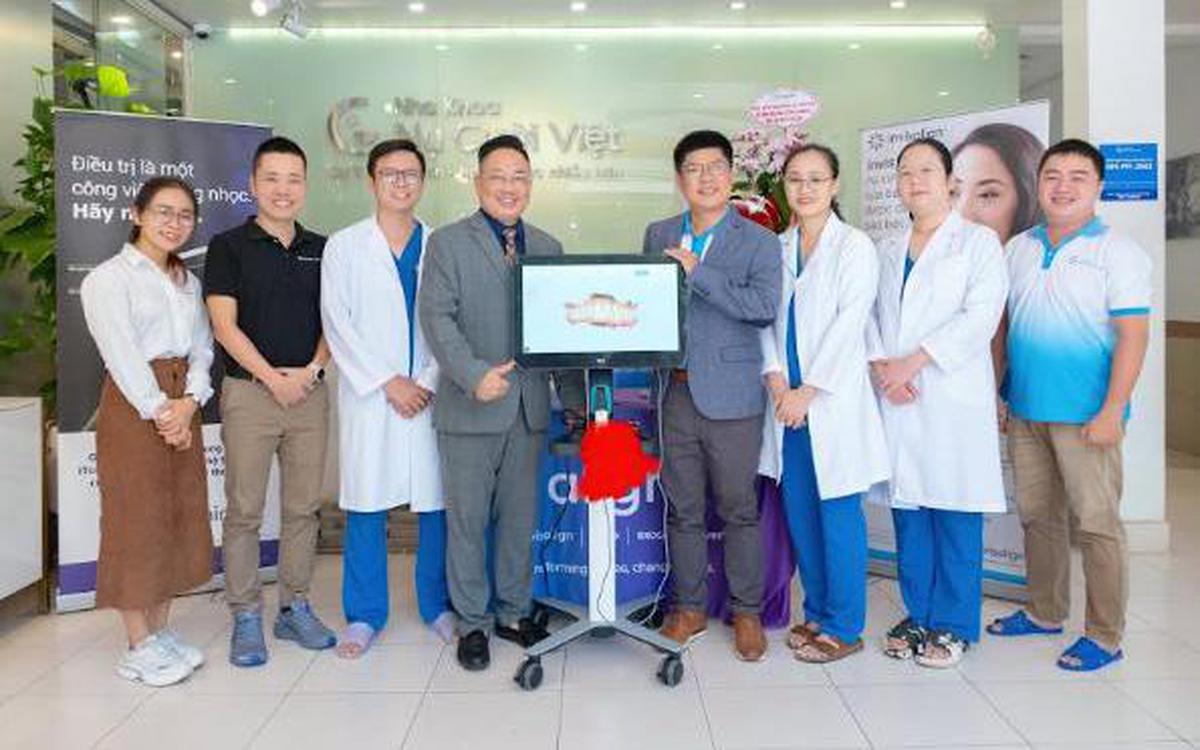 Bác sĩ Nguyễn Hữu Minh khởi nghiệp từ trăn trở chăm sóc răng miệng của người miền Trung