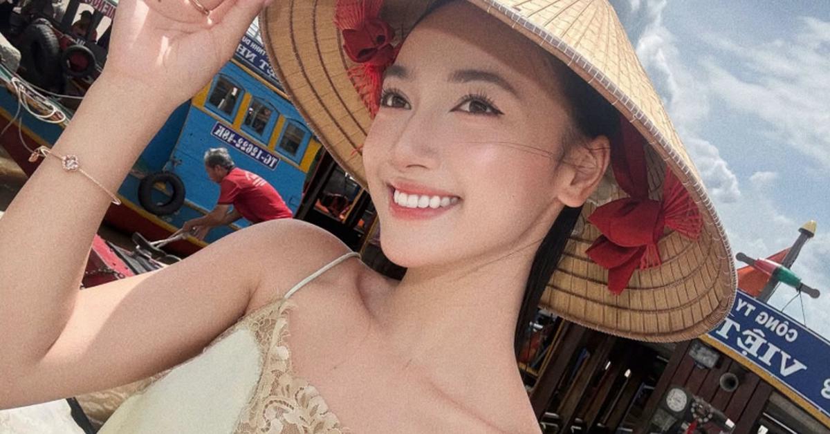 Bắt trend "miền Tây sông nước", cô nàng Á Khôi khiến tất cả mê mẩn với nhan sắc trong trẻo