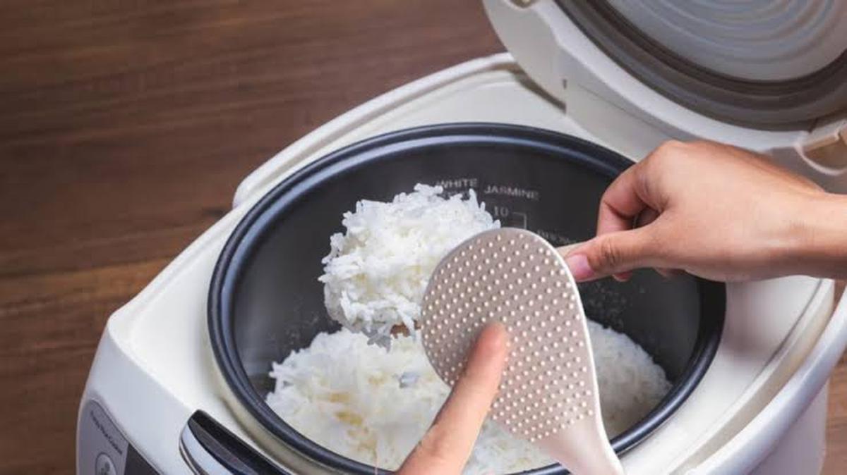 Vì sao trên muôi xới cơm lại có những chấm tròn? Hơn 90% người dùng không biết hết công dụng
