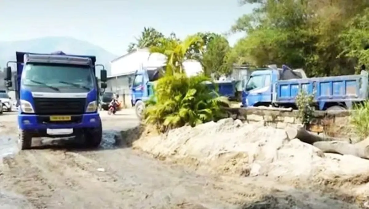 Đường dây khai thác cát trái phép thu lợi hàng tỷ đồng