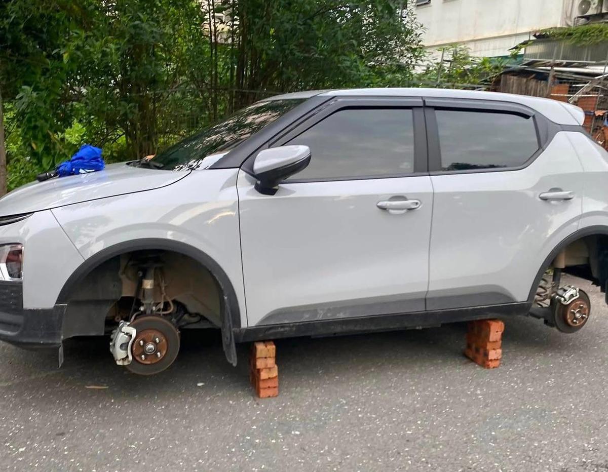 Vụ ô tô bị trộm 2 bánh khi đỗ trong khu đô thị ở Hà Nội: Chủ xe lên tiếng