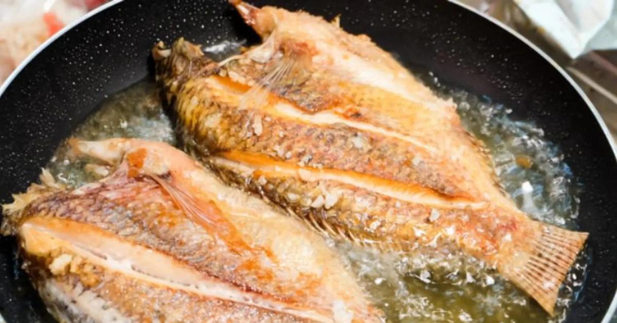 3 thói quen rán cá cần bỏ ngay
