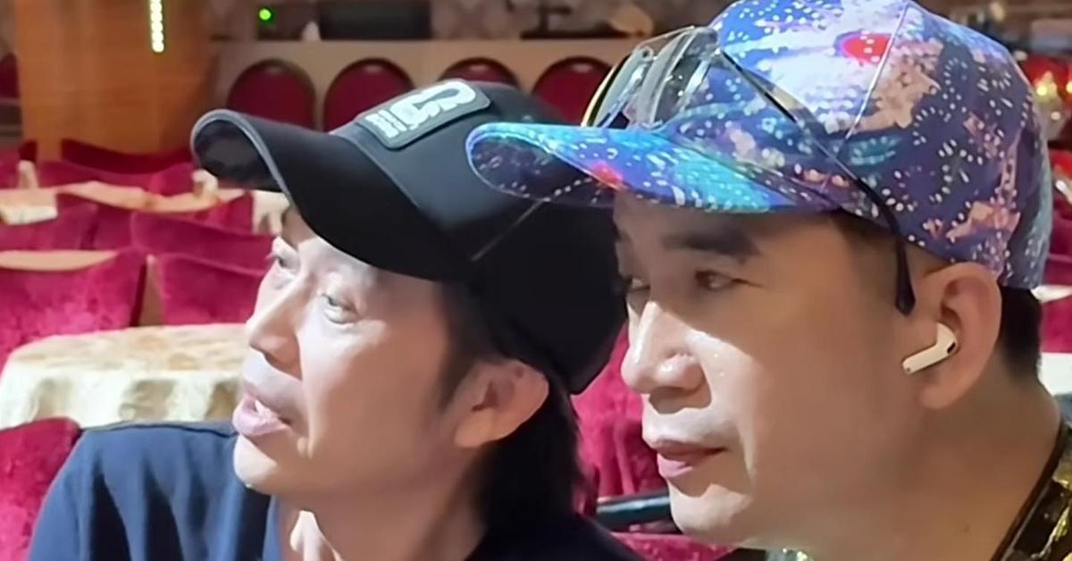 NSƯT Hoài Linh đi xe máy chạy show, rất đắt show