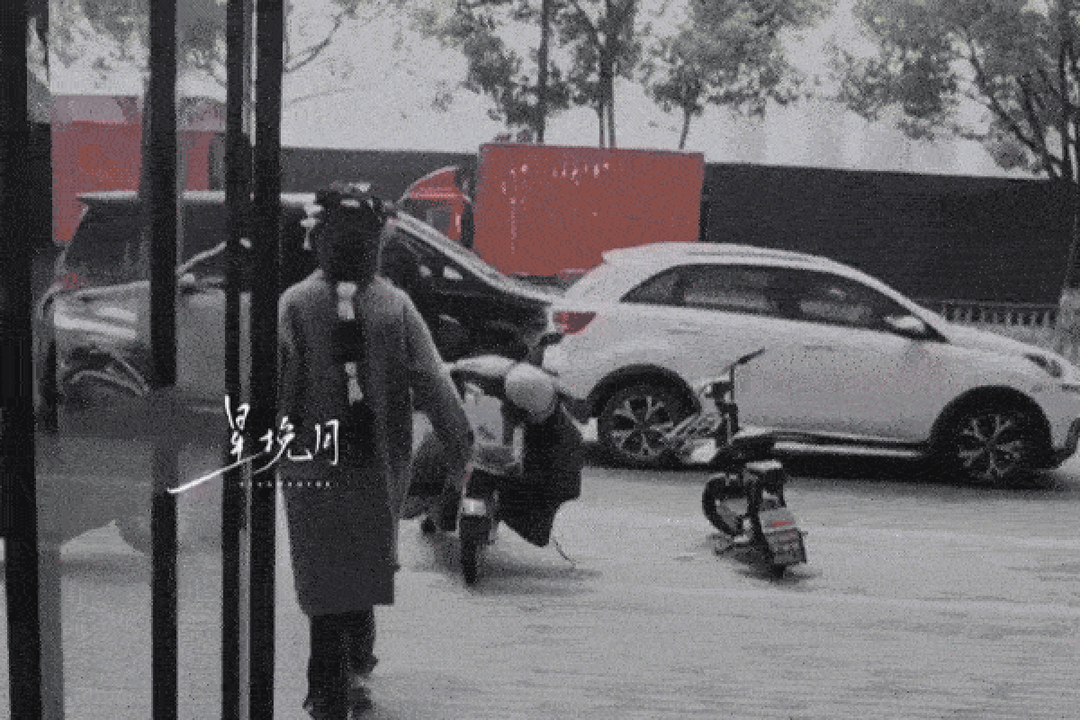 Nữ phụ quốc dân hết thời không ai mời đóng phim, mỗi ngày chỉ dám ăn 2 cái bánh giá 3000 đồng