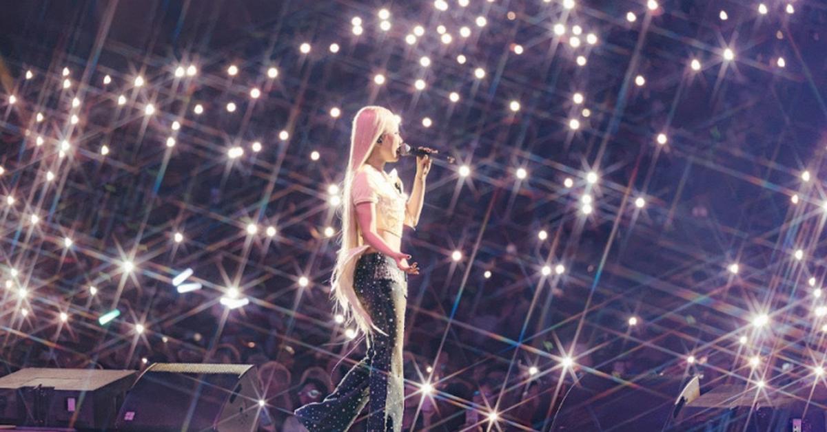 4.000 khán giả không chịu về khi xem concert của Phùng Khánh Linh