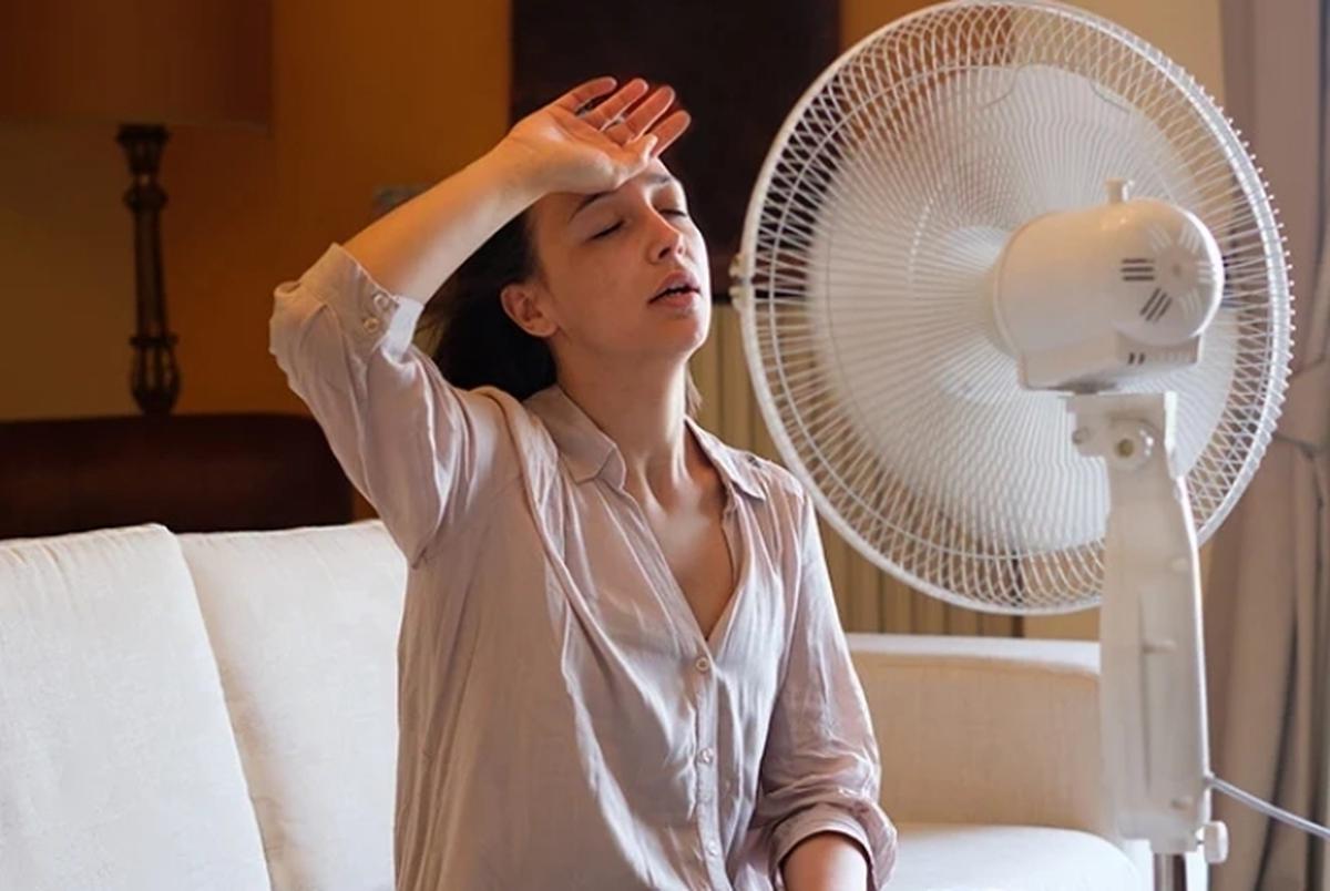 Vừa đi nắng về đã đứng trước quạt mạnh: Thói quen tưởng mát lại gây hại