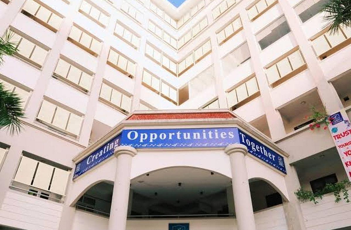 ĐH Ngoại ngữ - ĐHQGHN công bố điểm chuẩn trúng tuyển năm 2026: Ngành cao nhất vượt 28 điểm