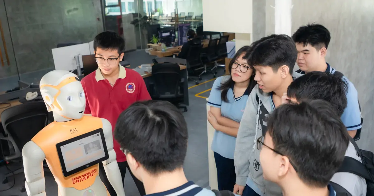 Hàng loạt trường đại học công bố điểm chuẩn, nhiều ngành trên 90 điểm