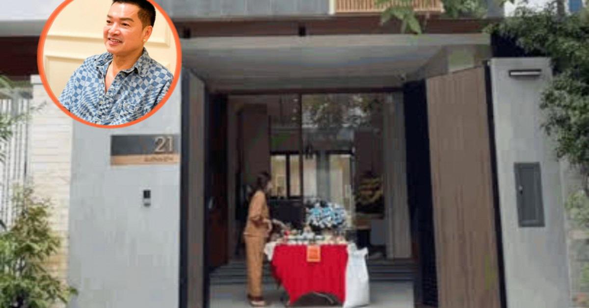 Nam nghệ sĩ Việt cưới vợ kém 37 tuổi, tậu biệt thự 4 tầng đẹp ngất ngây giữa Sài thành